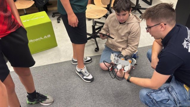 55211028012596243859655072209147444702872391n